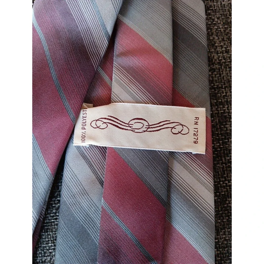 Tie 70s 80s 90s Y2K Mens Gray Red Stripe  3.5 Wide 57 Long